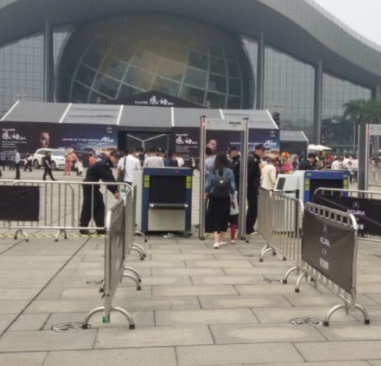 安檢門 高?？荚囃ㄟ^金屬檢測(cè)儀檢查反作弊 安檢必看